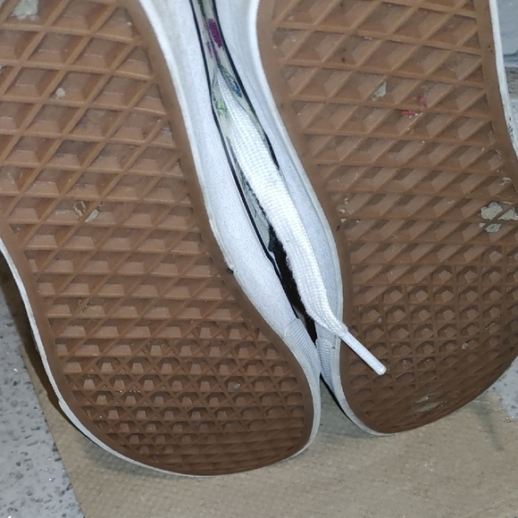 Vans High-Top Sneakers with Butterfly Print - Picture 5 of 6